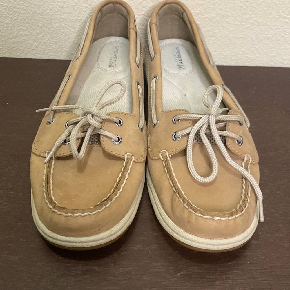 Size 11 women’s Sperry’